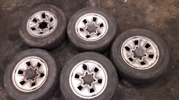 Tligumi garnitra Toyota Hiace 4WD, 4x4 felniken, 3 ves