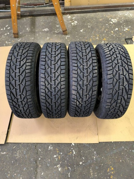 T�ligumi garnit�ra elad�