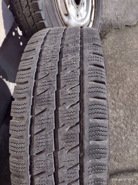 Tligumi garnitra ford transit tli gumi abroncs felni 195/70 R15C