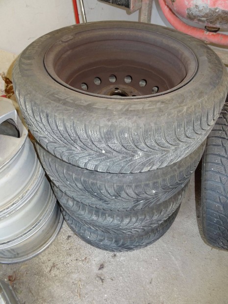 Tligumi lemezfelnin 175/65 R15 84T M+S Apollo