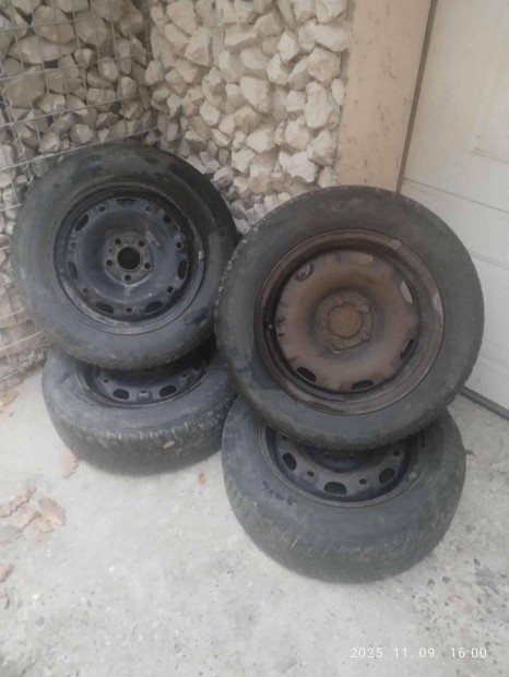 Tligumi szerelve elad 4 db