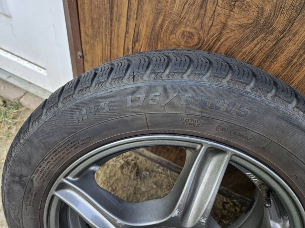 Téligumi szett, alufelnivel 175/65 R15