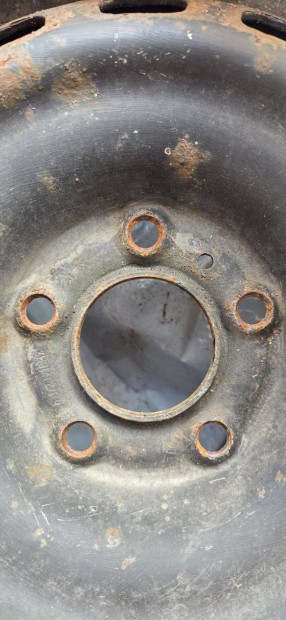 Tligumi szett felnin, Ausztribl, 1 szezont hasznlt 195/65 R15