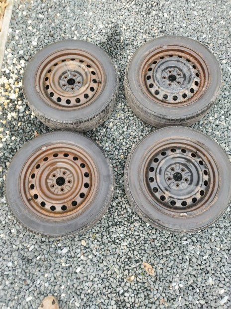 Tligumik 205/55R16 eladk!