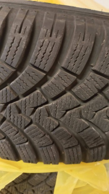 Tligumiszett Falken Eurowinter HS01 205/65 R15 94H