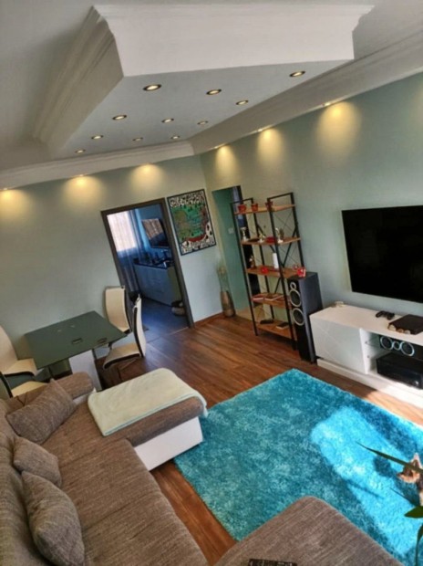 Teljes k�r�en fel�j�tott, berendezett lak�s elad�!