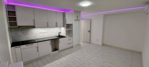 Teljesen fel�j�tott 39nm erk�lyes ingatlan Bp 4.ker Per�nyi Zs utc�ba