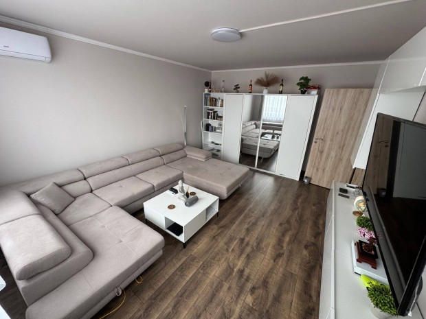 Teljesen felújított 54 m2-es, 2 szobás lakás, Kiskunfélegyházán