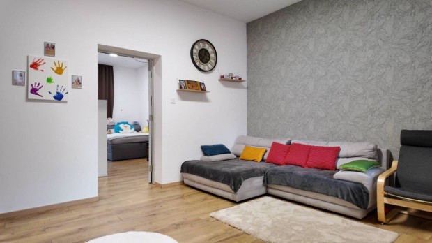 Teljesen fel�j�tott csal�di h�z a belv�rost�l p�r percre - Sopron