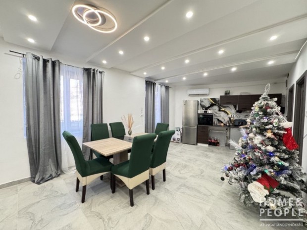 Teljesen fel�j�tott csal�di h�z elad� H�dmez�v�s�rhelyen!