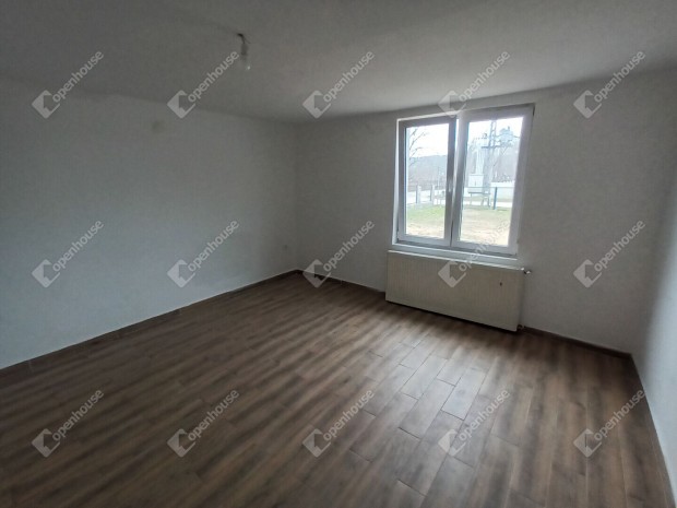 Teljesen meg�jult otthon elad�