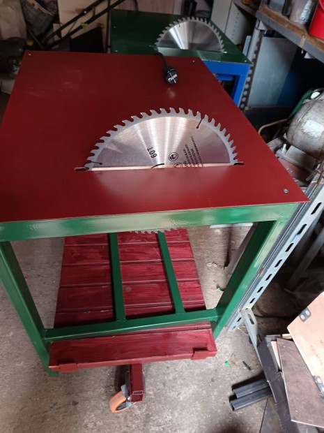 Teljesen �j asztali k�rf�r�sz 