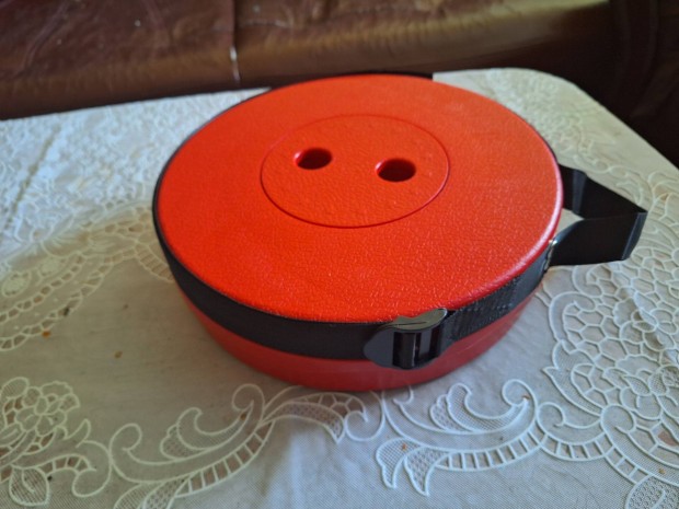 Teljesen �j �sszecsukhat� sz�k 