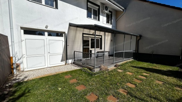 Teljesk�r�en fel�j�tott 200 m-es csal�di h�z kiad�