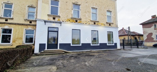 Teljesk�r�en fel�j�tott, 236 m2-es �zlethelyis�g elad�!