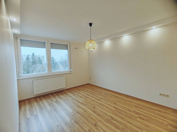 Teljesk�r�en fel�j�tott, azonnal k�lt�zhet� lak�s a Szilf�kalj�n