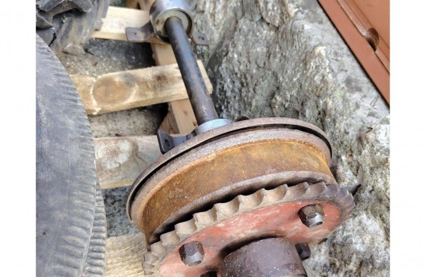 Tengely dobf�kkel, l�nchajt�ssal