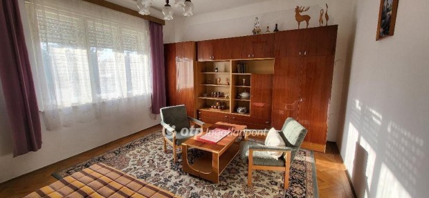 T�ny�i 70 nm-es h�z elad�