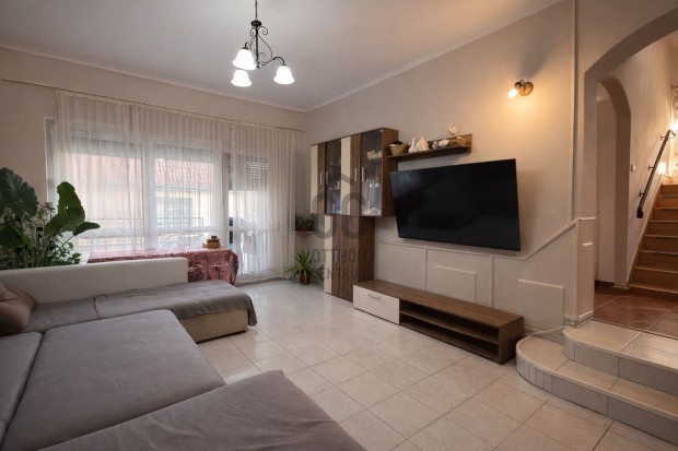 T�r. Nyugalom. J�v�. Otthon a  Nagyb�nya-lak�parkban.