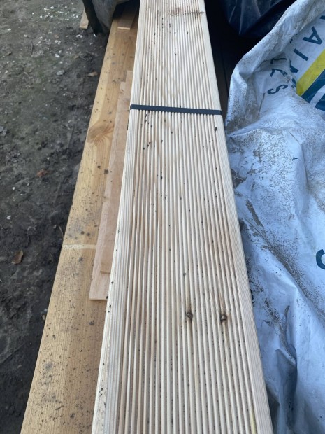 Teraszburkolat 21x145x4 mter 