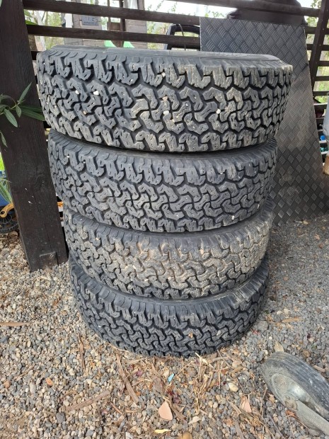 Terepgumi 215/ 80 R16