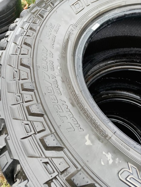 Terepgumi 285/70 r17