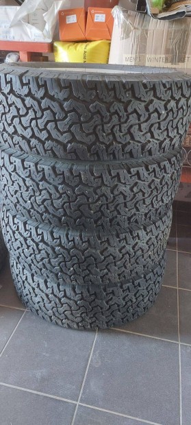 Terepgumi + alufelni 215/65 R16 4x4