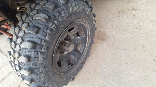 Terepgumik silverstone 33x9.5 6x139,7 patrol felnin R16