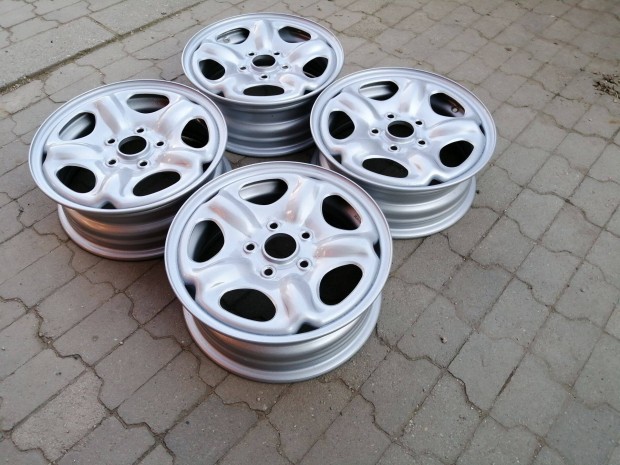 Terepjáró 5X114,3 15 colos acélfelnik!
