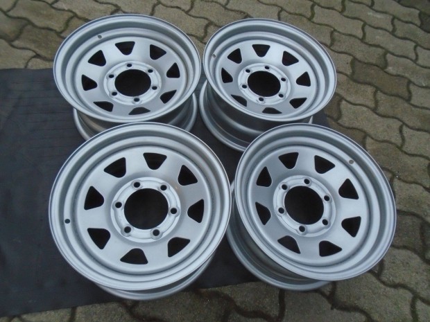 Terepj�r� ac�lfelni garnit�ra 7x15" ET 12