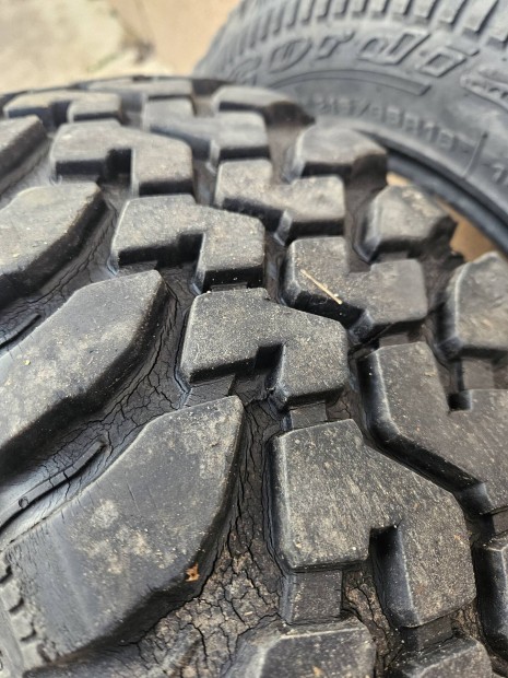 Terepj�r� gumi 215/65 R16 MT
