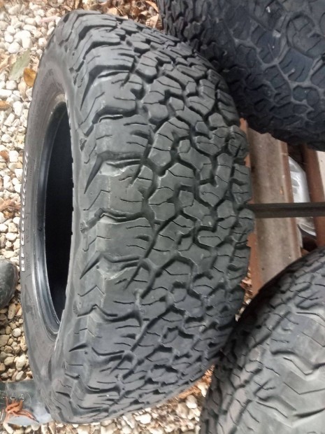 Terepj�r� gumi 2 garnit�ra 4 �vszakos 265/65 �s 245/65 r17 elad�!