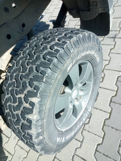 Terepjáró gumi 4 db 4évszakos eladó!