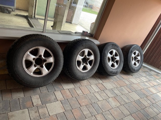 Terepjr gumik 275/70r16