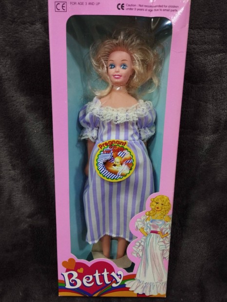 Terhes Betty kisbabval retr