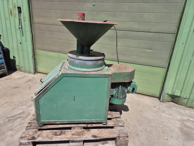 Terménydaráló, 380 V., 5.5 Kw.