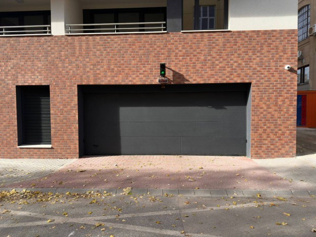 Termgar�zsban parkol�hely XIII. R�zsafa utc�ban kiad�