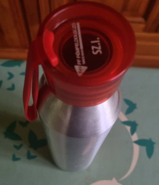 Termoszok, italtartók, 0,5 literes, több fajta