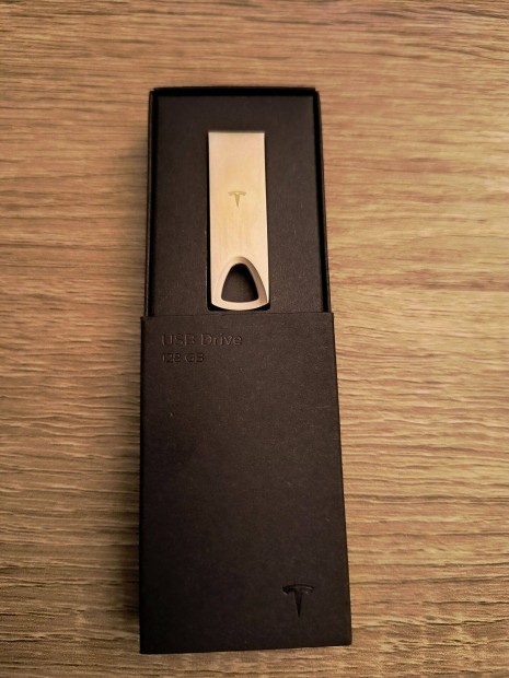 Tesla 128GB USB