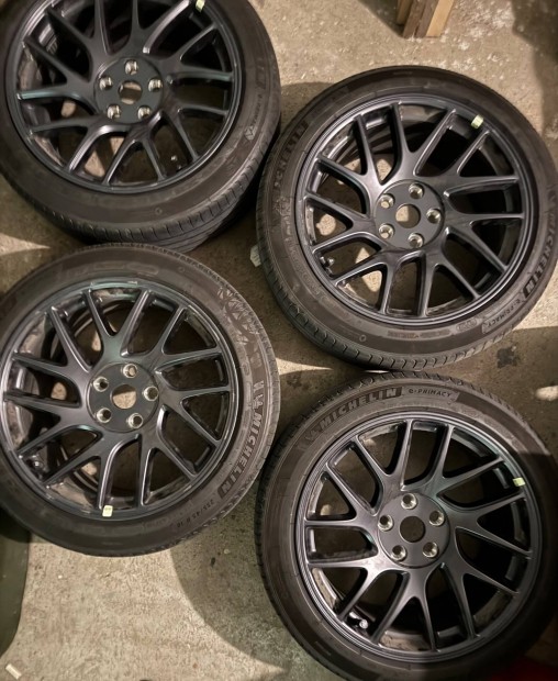 Tesla M3 18 felni szett nyri