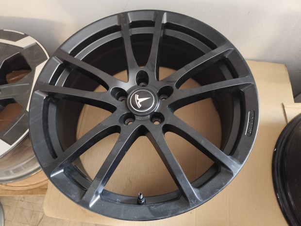 Tesla Mode y 3 alufelni 5x114,3 19"