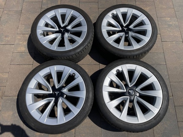 Tesla Model 3 19" Sport facelift nyári alufelni szett Eladó!