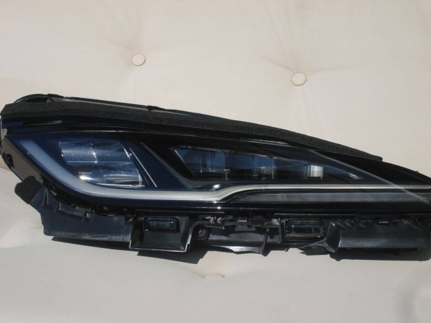 Tesla Model 3 Highland Jobb első Mátrix Fényszóró 1760889-00-F 2023-tó
