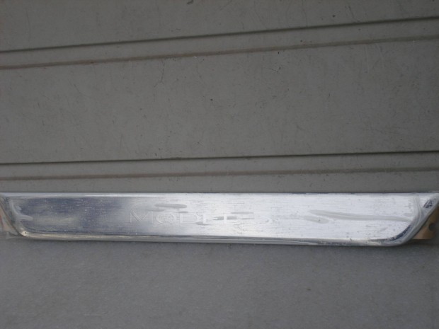 Tesla Model 3 Jobb els� K�sz�b D�szl�c �j 1504763-00-A 2017-t�l