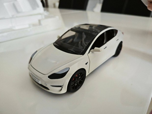 Tesla Model 3 Model Y kisaut 1:24