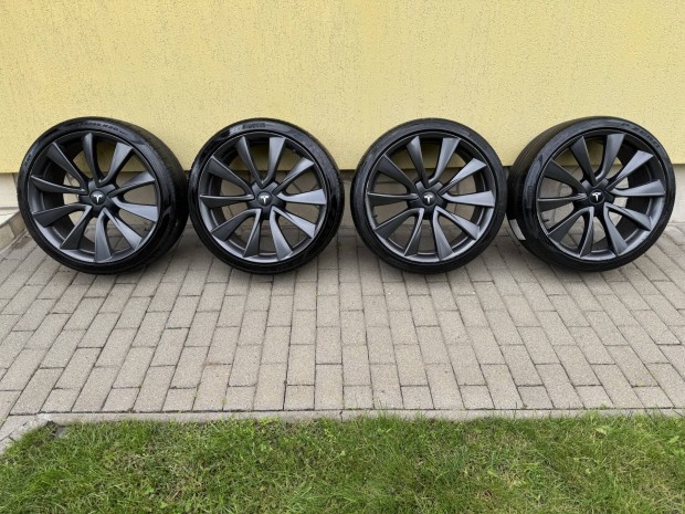Tesla Model 3 Performance R20 Felni