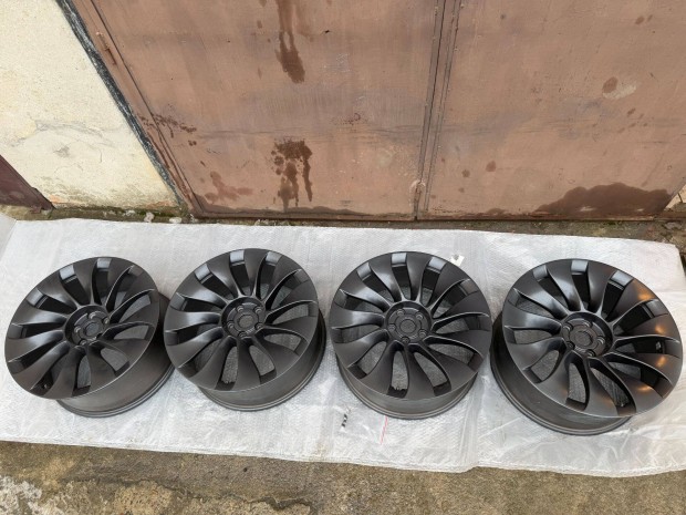 Tesla Model 3 Performance �berturbine 4db felni 1044267-00-A gy�ri