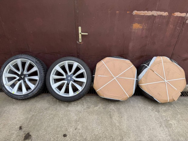 Tesla Model 3 Sport 19" tli kerk garnitra 235/40 R19 Sottozero 3