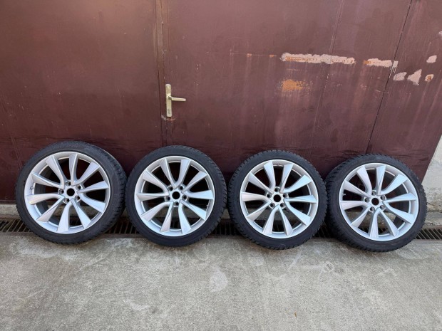 Tesla Model 3 Sport 19" téli kerék garnitúra 235/40 R19 Sottozero 3 ha