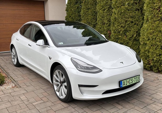 Tesla Model 3 Standard Range Plus Aut Gyöngyház...